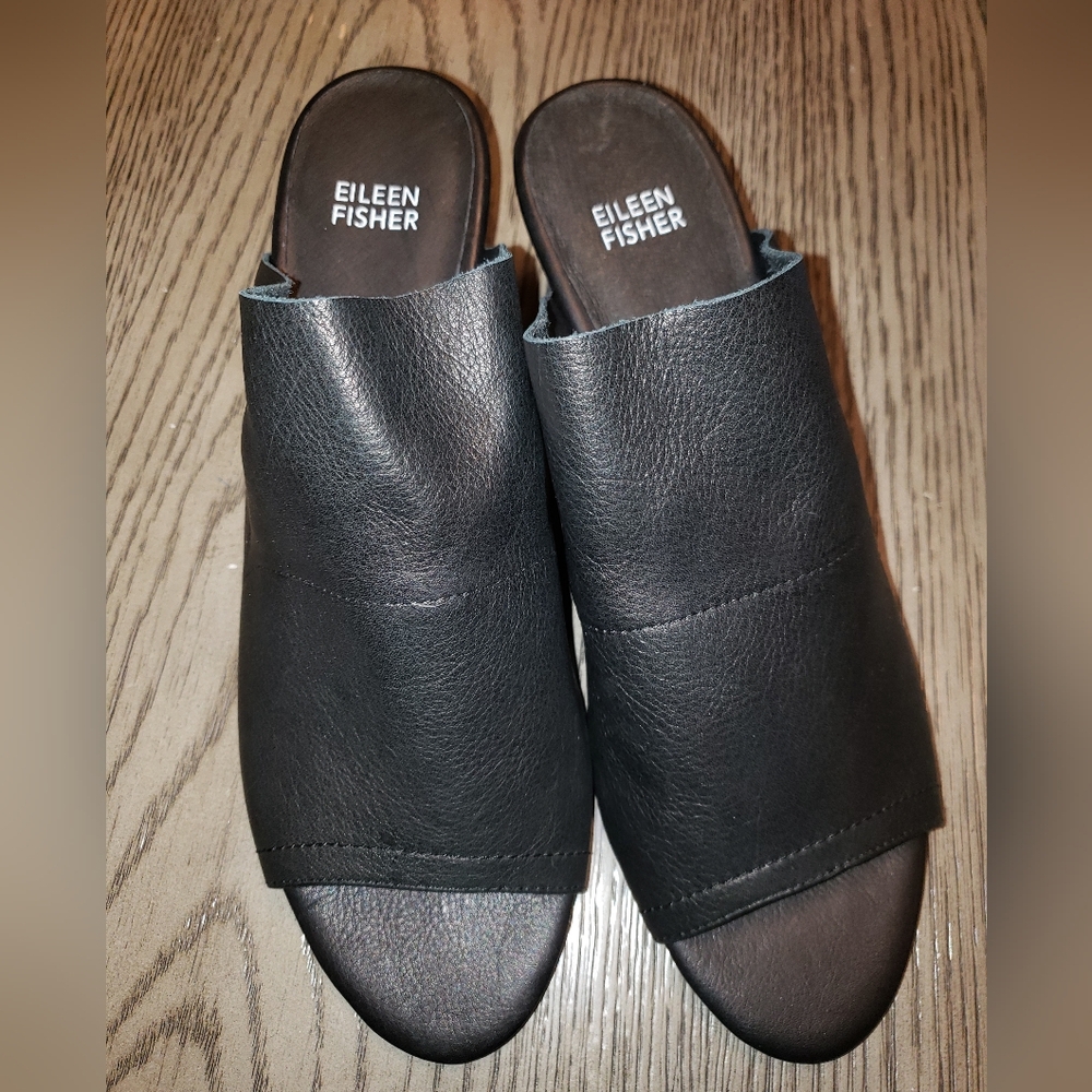 NWOT Eileen Fisher Black Leather Slide Sandals